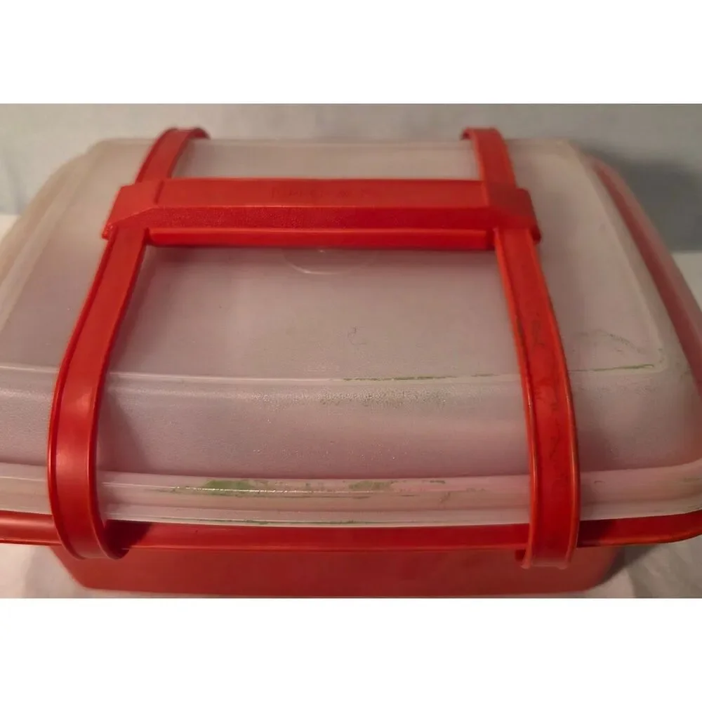 Tupperware vintage red